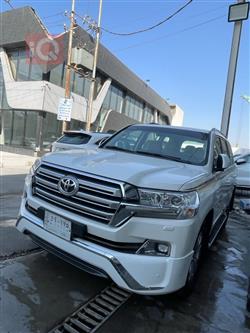 تۆیۆتا لاند کروزەر